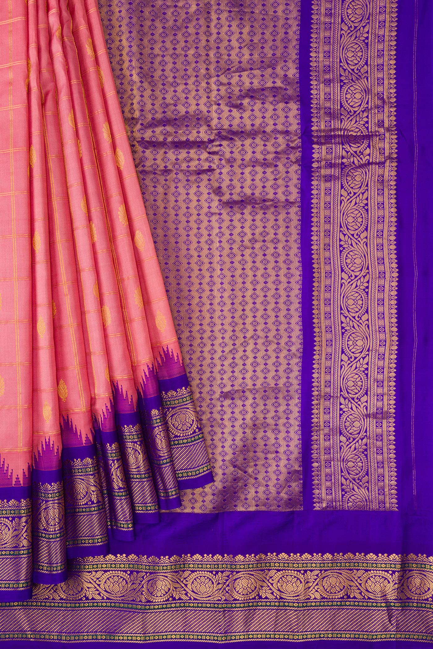 Pleats and pallu of Rose Gold Dual Tone Gadwal Silk Saree with Checked design on the body and Zari Border. 