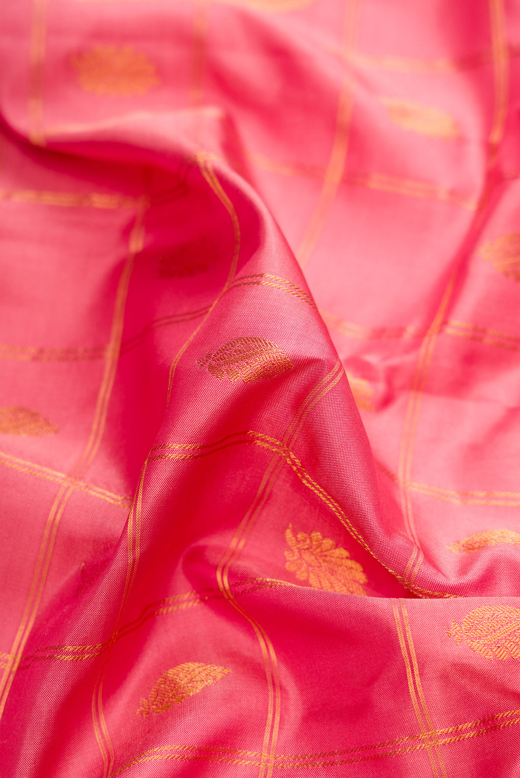 Close up of Pink Dual Tone Gadwal Silk Saree with Checked design on the body and Zari Border.  displaying folds