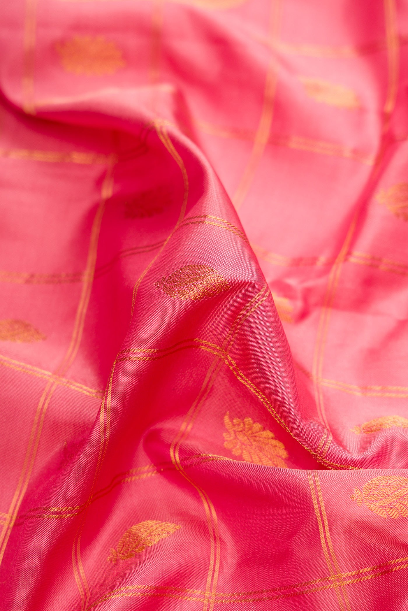 Close up of Pink Dual Tone Gadwal Silk Saree with Checked design on the body and Zari Border.  displaying folds