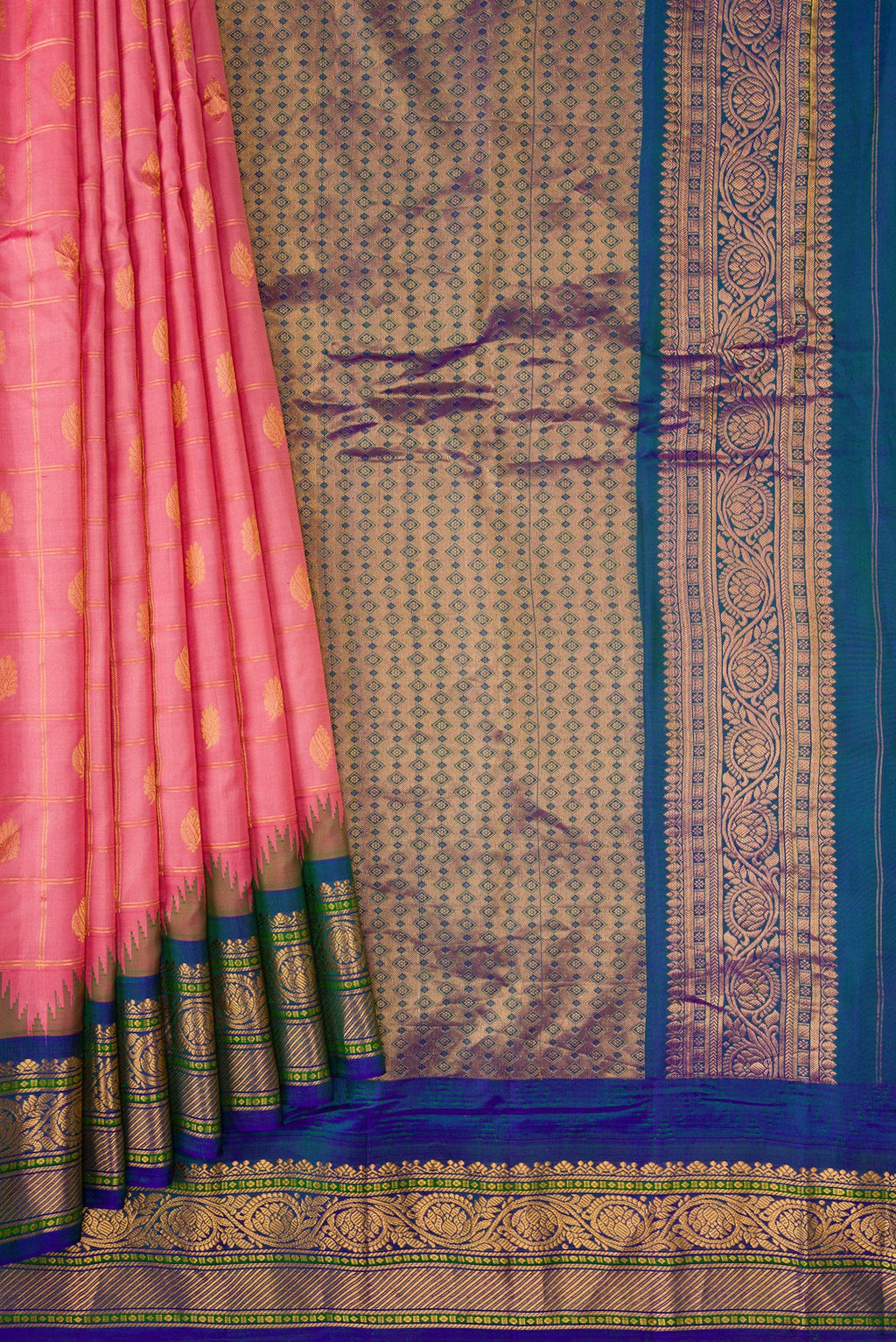 Pleats and pallu of Pink Dual Tone Gadwal Silk Saree with Checked design on the body and Zari Border. 