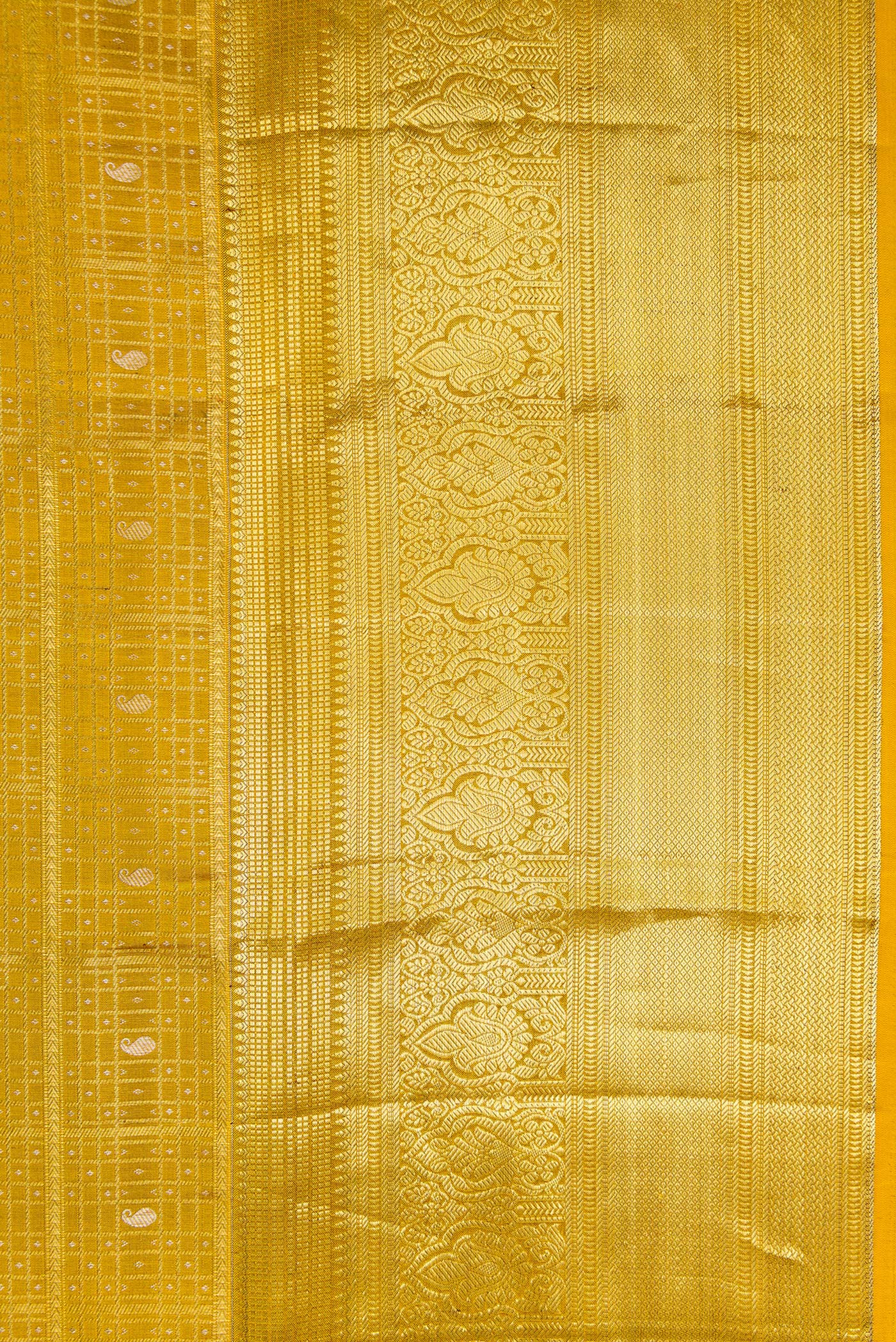 Border image of Gold Dual Tone Kanchipuram Silk Saree with Zari Brocade on the body and Zari Border. 