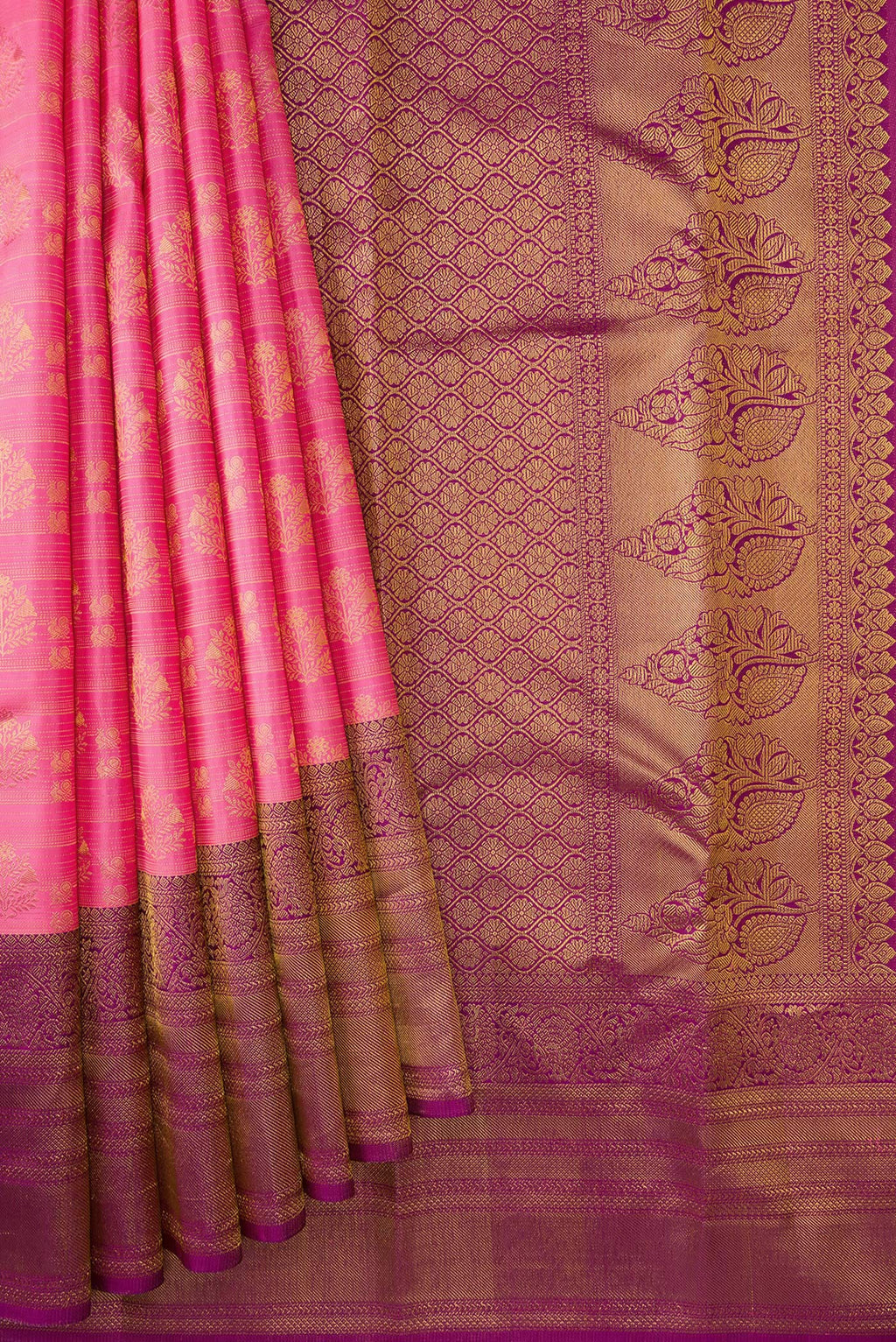 Pleats and pallu of Pink Dual Tone Kanchipuram Silk Saree with Zari Brocade on the body and Zari Border. 