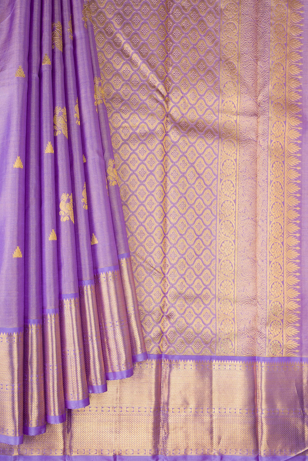 Pleats and pallu of Lavender Kanchipuram Silk Saree with Zari Butta on the body and Fancy Border. 