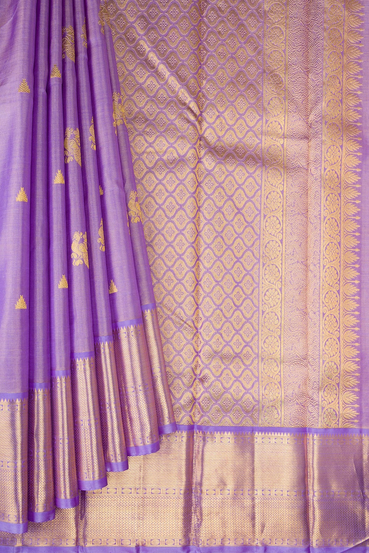 Pleats and pallu of Lavender Kanchipuram Silk Saree with Zari Butta on the body and Fancy Border. 