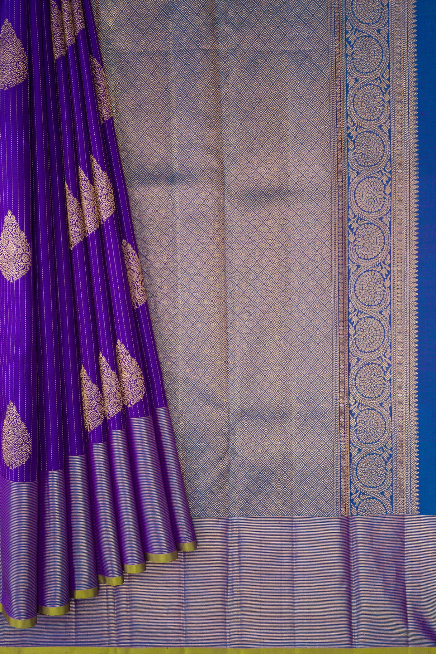 Pleats and pallu of Royal Blue Dual Tone Kanjivaram Silk Saree with Zari Butta on the body and Zari Border. 
