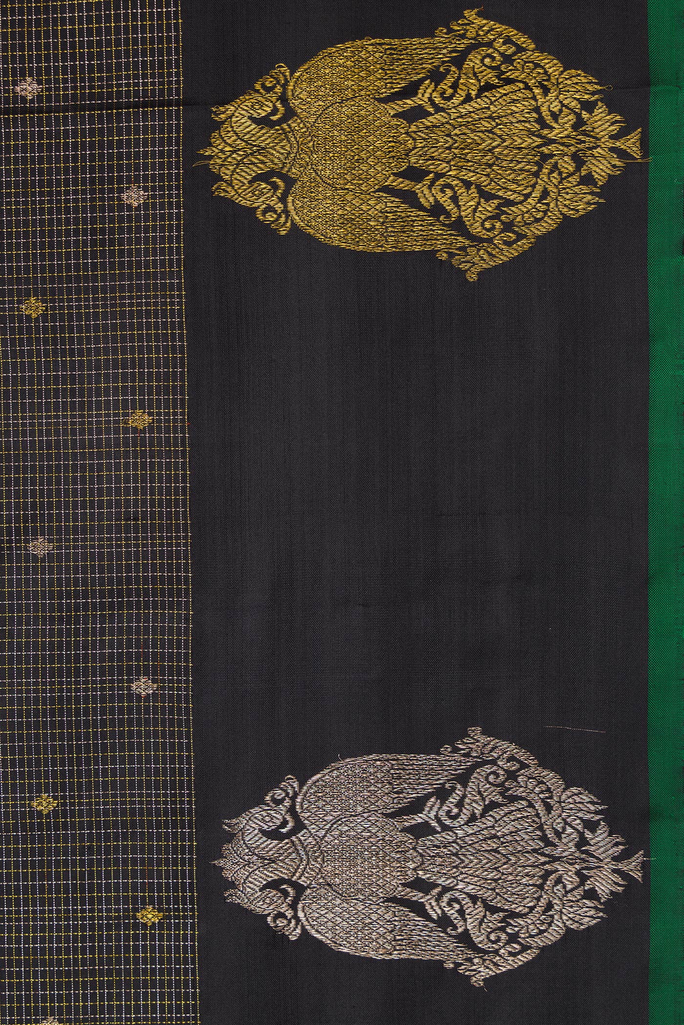 Border image of Pure Silk Pure Zari Black Dual Tone Kanjivaram Saree with Zari Butta on the body and Zari Border. 