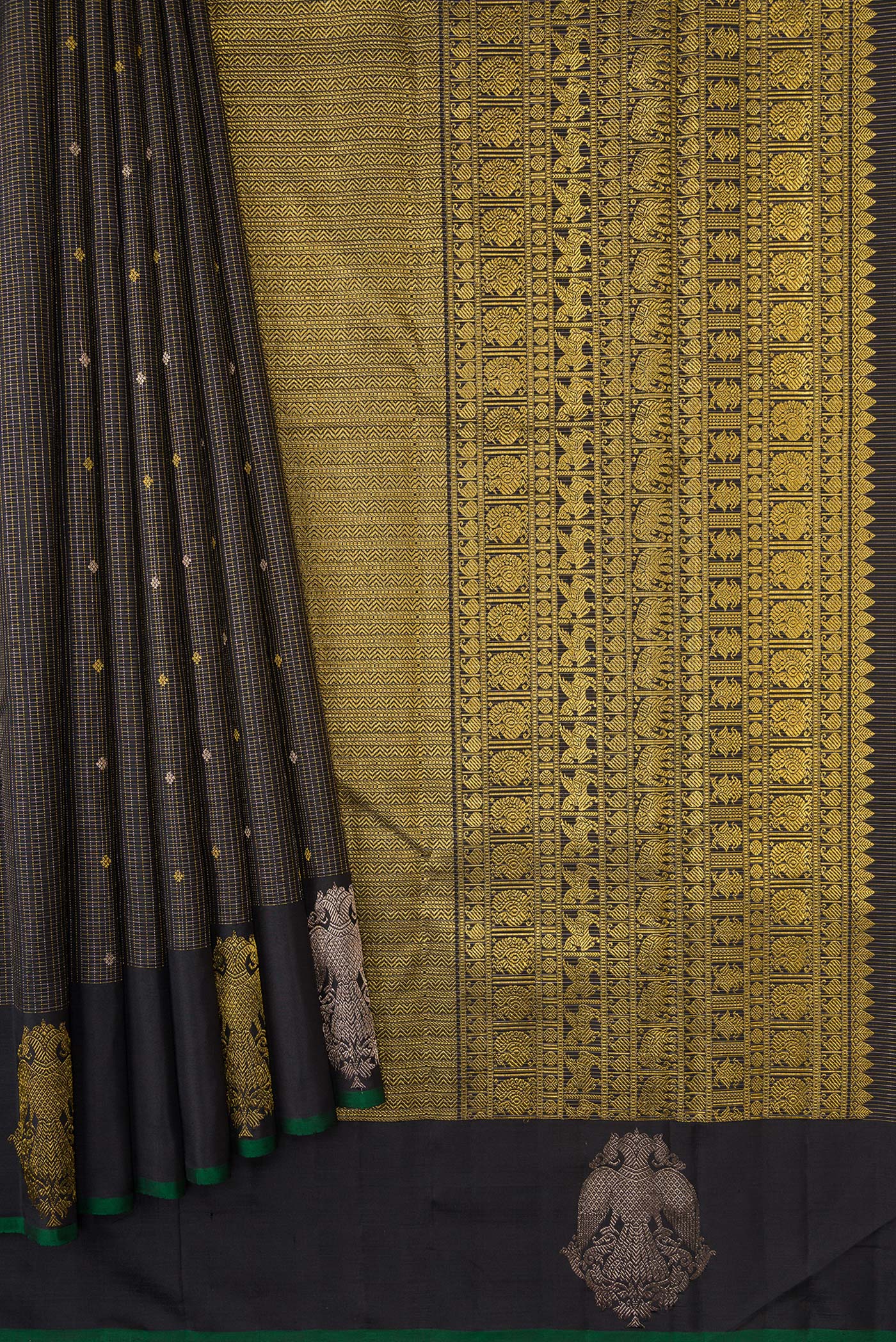 Pleats and pallu of Pure Silk Pure Zari Black Dual Tone Kanjivaram Saree with Zari Butta on the body and Zari Border. 