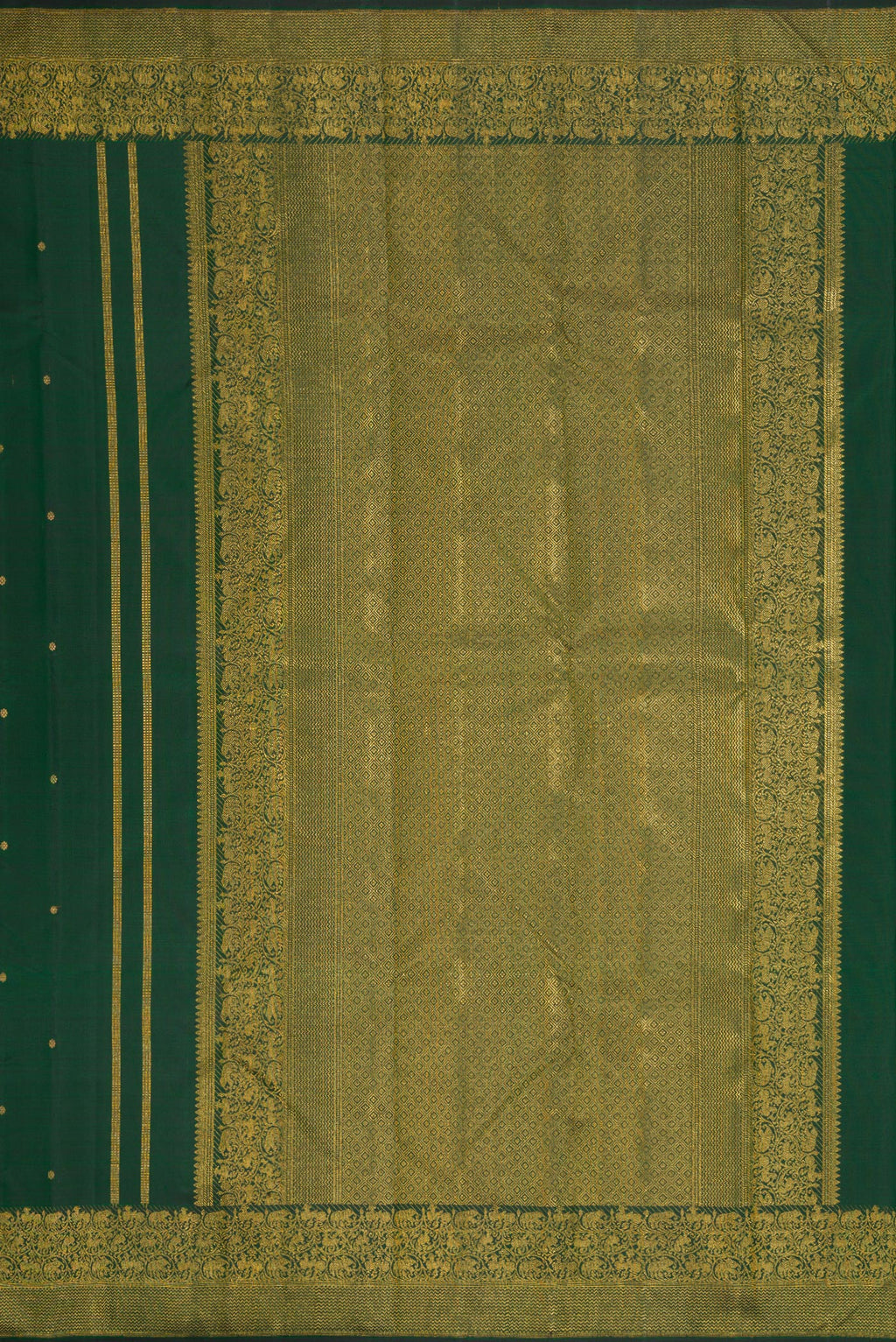 Close up image of the pallu of Green Dual Tone Kanjivaram Silk Saree with Zari Butta on the body and Zari Border. 
