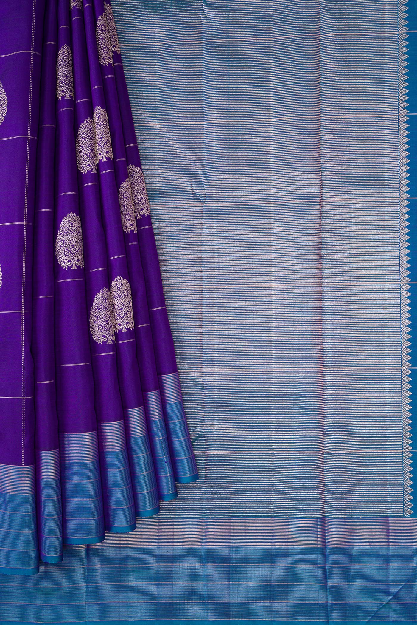 Pleats and pallu of Royal Blue Dual Tone Kanjivaram Silk Saree with Checked design on the body and Zari Border. 
