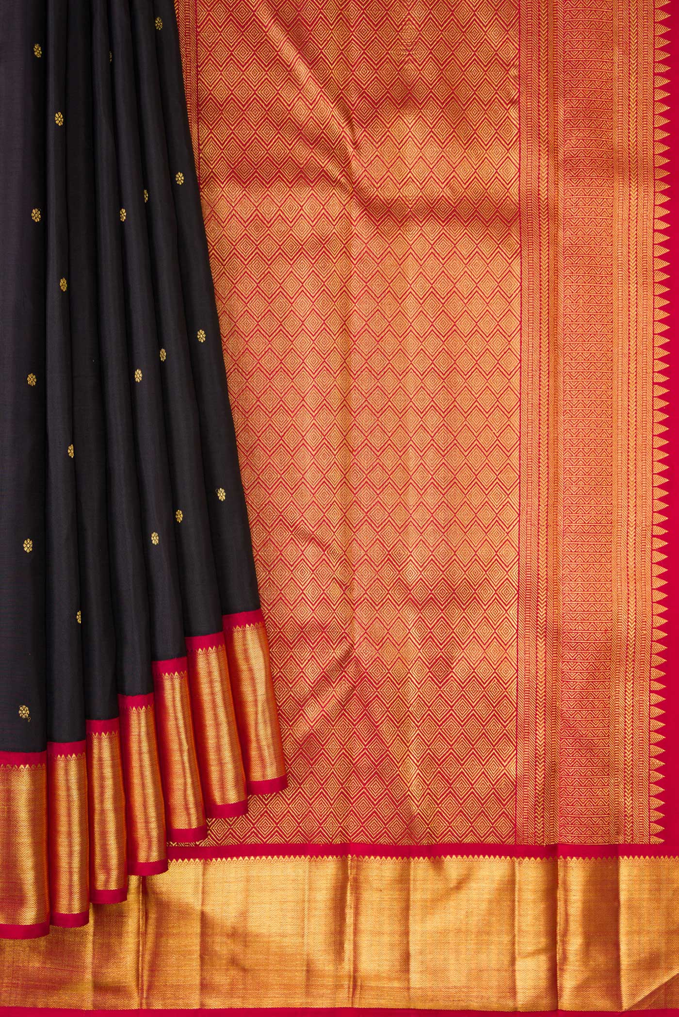 Pleats and pallu of Pure Silk Pure Zari Black Dual Tone Kanchipuram Saree with Zari Butta on the body and Zari Border. 