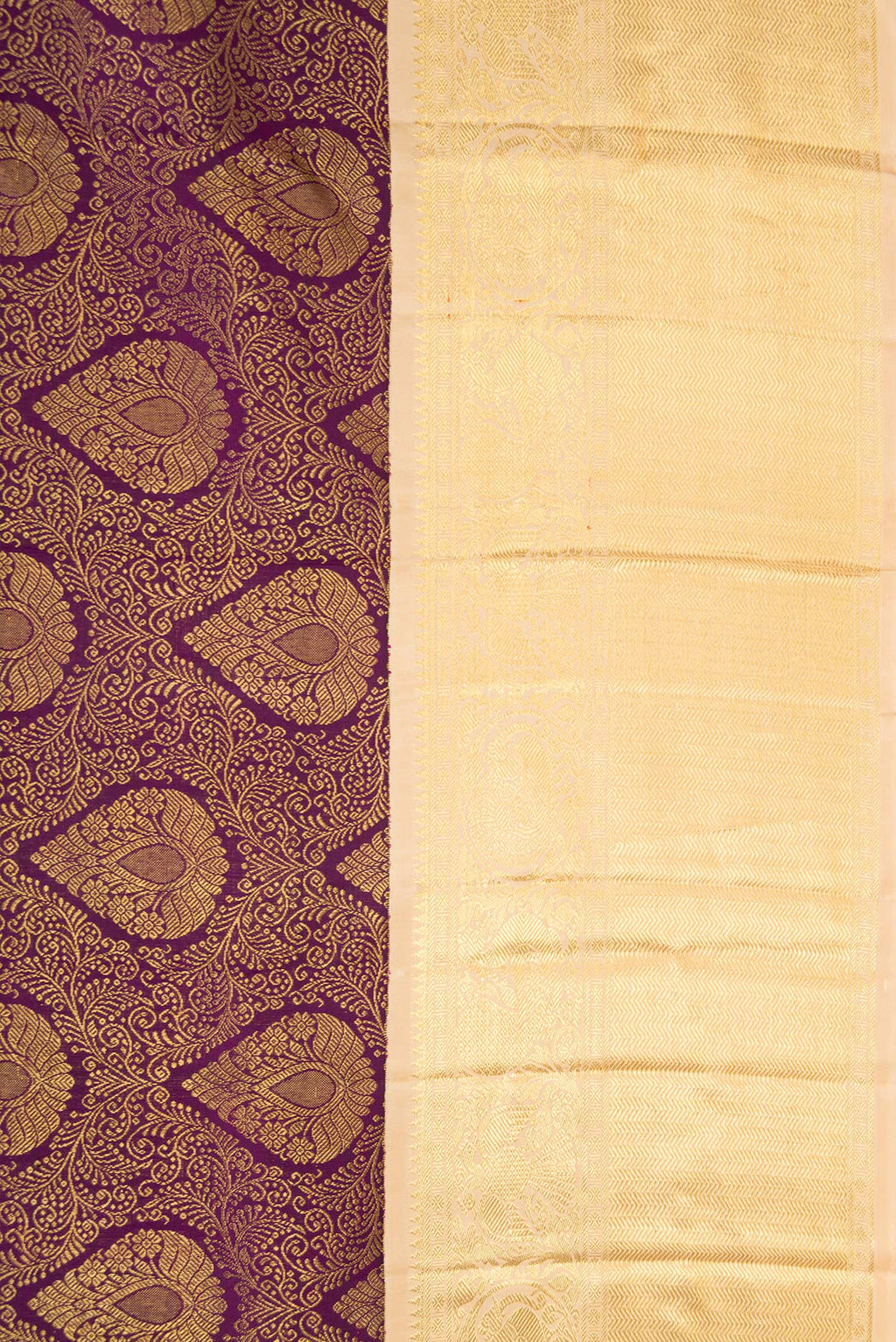 Border image of Pure Silk Pure Zari Purple Dual Tone Kanjivaram Saree with Zari Brocade on the body and Zari Border. 