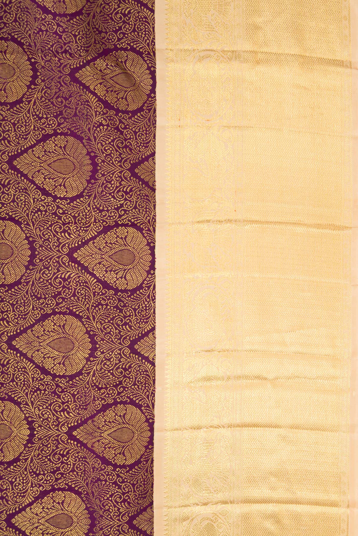 Border image of Pure Silk Pure Zari Purple Dual Tone Kanjivaram Saree with Zari Brocade on the body and Zari Border. 