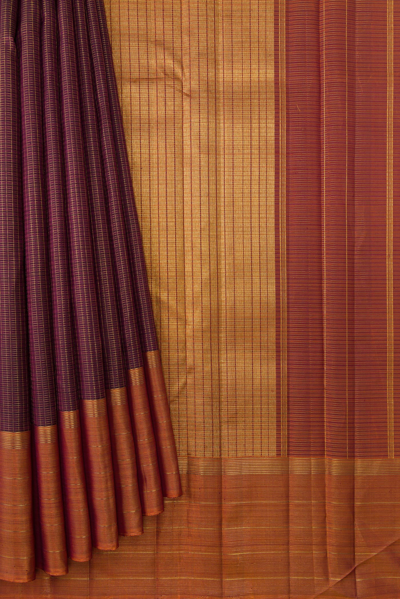 Pleats and pallu of Brown Dual Tone Kanjivaram Silk Saree with Checked design on the body and Zari Border. 