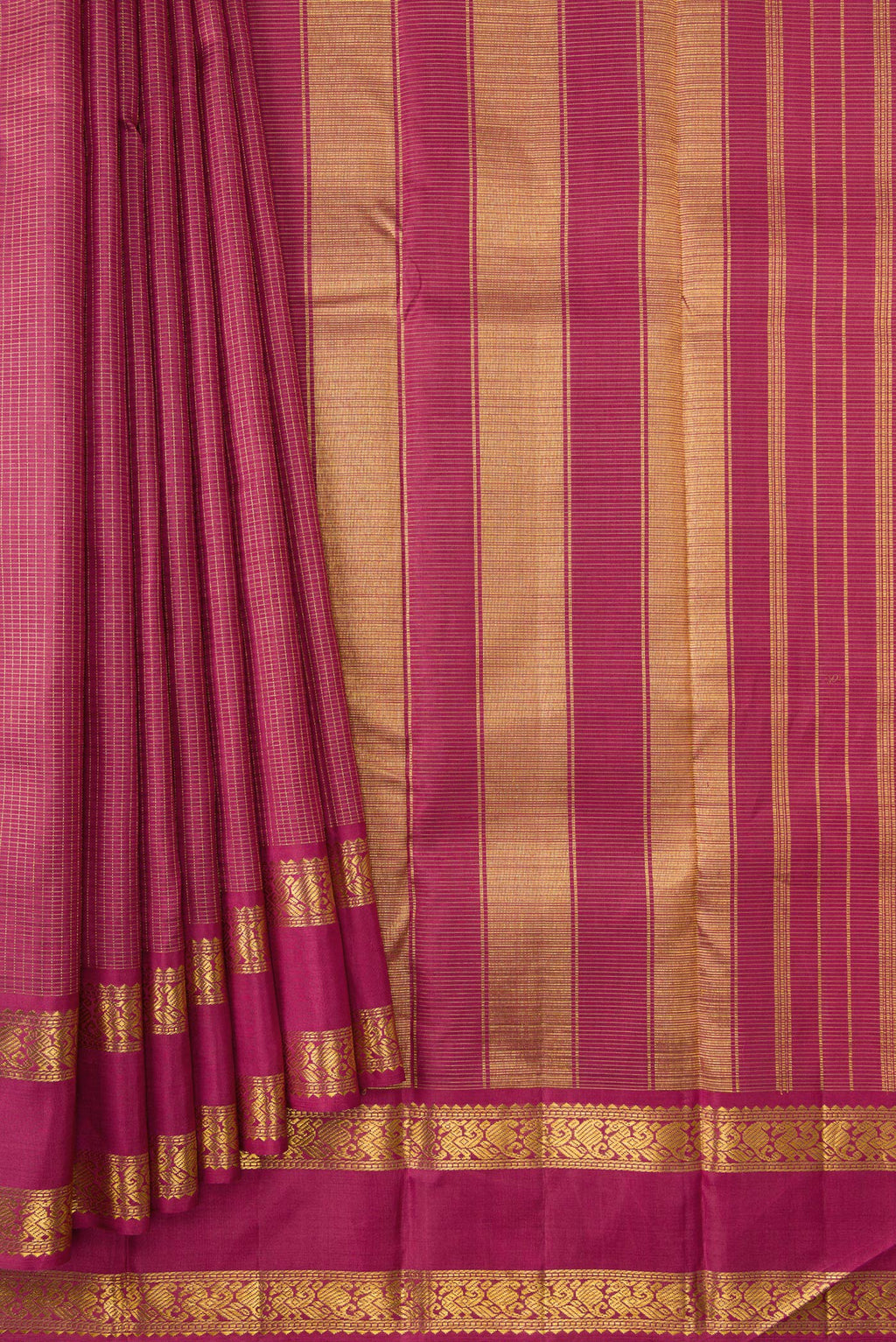 Pleats and pallu of Pink Dual Tone Kanjivaram Silk Saree with Checked design on the body and Zari Border. 