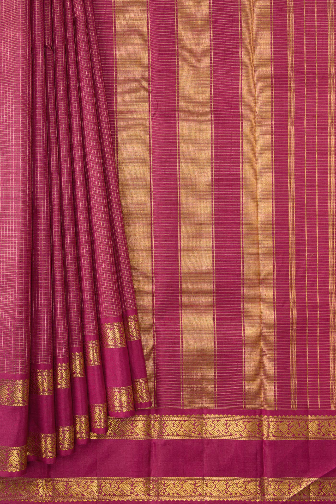 Pleats and pallu of Pink Dual Tone Kanjivaram Silk Saree with Checked design on the body and Zari Border. 