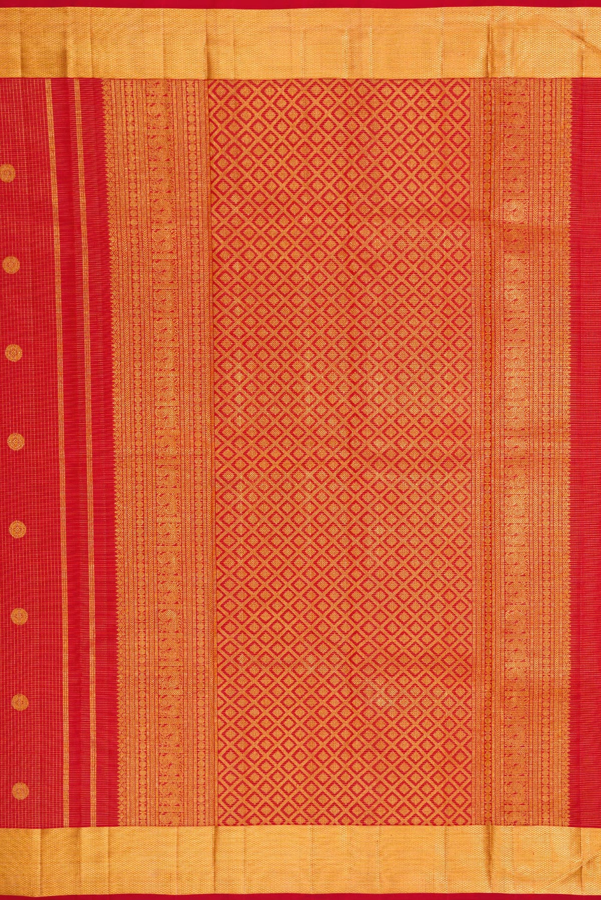 Close up image of the pallu of Red Dual Tone Kanchipuram Silk Saree with Checked design on the body and Zari Border. 