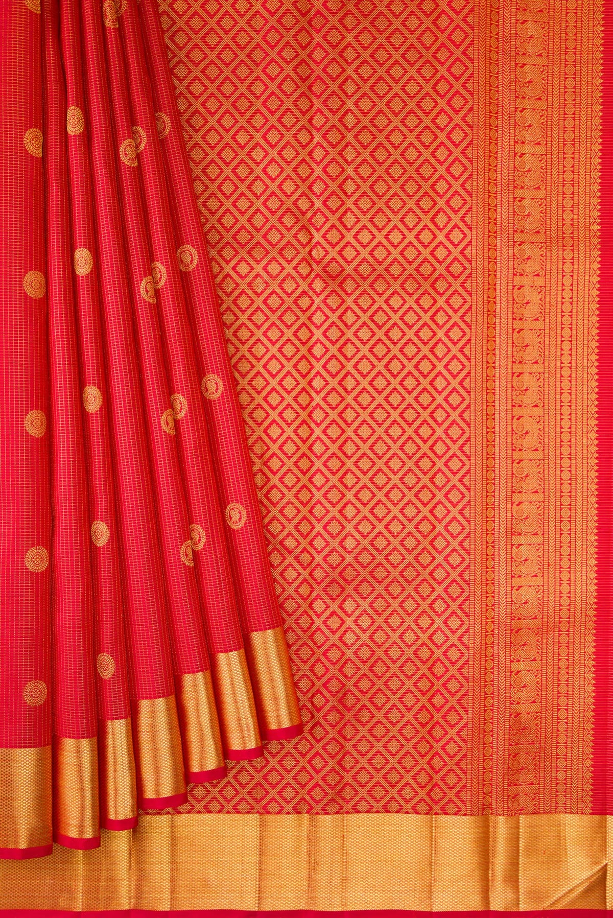 Pleats and pallu of Red Dual Tone Kanchipuram Silk Saree with Checked design on the body and Zari Border. 