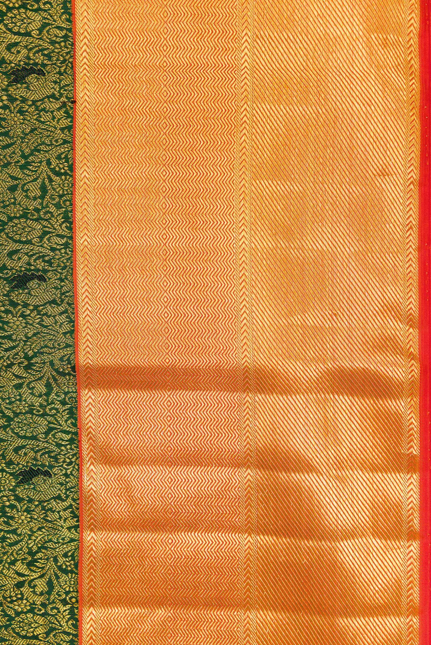 Border image of Bottle Green Dual Tone Kanchipuram Silk Saree with Zari Brocade on the body and Zari Border. 