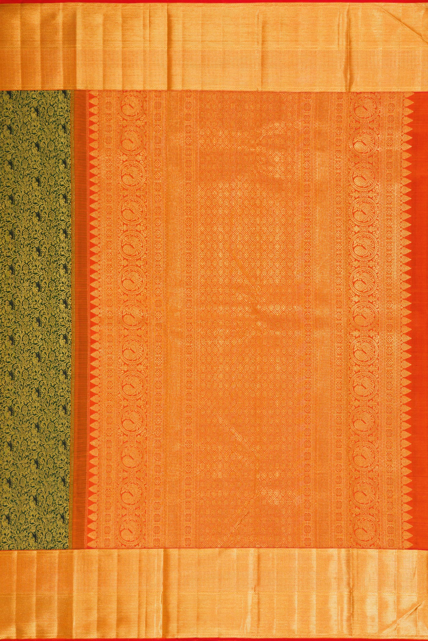 Close up image of the pallu of Bottle Green Dual Tone Kanchipuram Silk Saree with Zari Brocade on the body and Zari Border. 