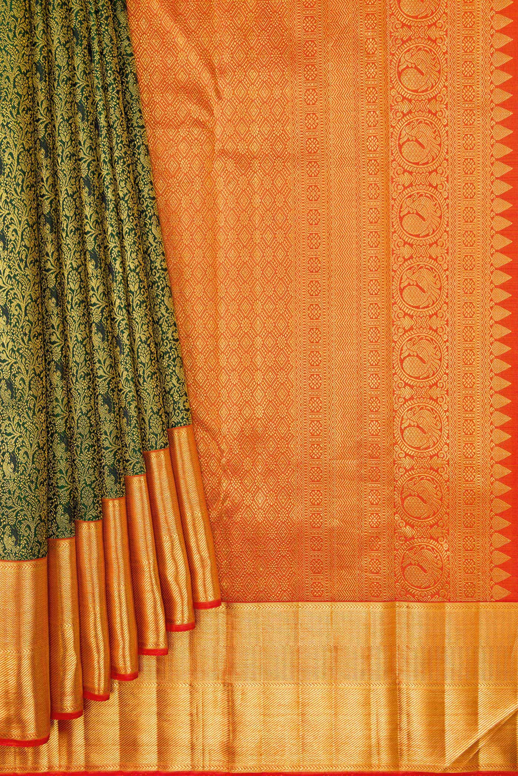 Pleats and pallu of Bottle Green Dual Tone Kanchipuram Silk Saree with Zari Brocade on the body and Zari Border. 