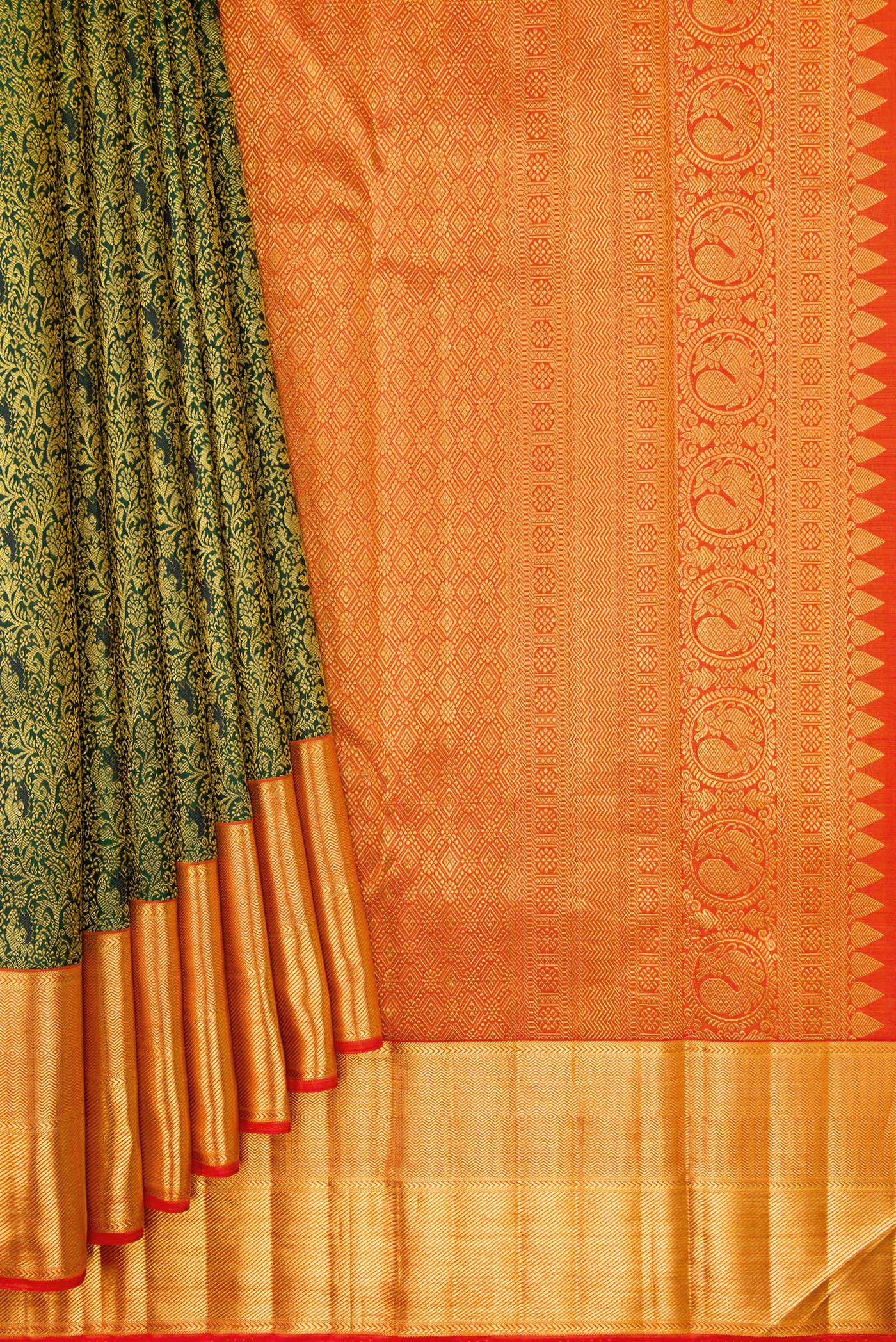 Pleats and pallu of Bottle Green Dual Tone Kanchipuram Silk Saree with Zari Brocade on the body and Zari Border. 