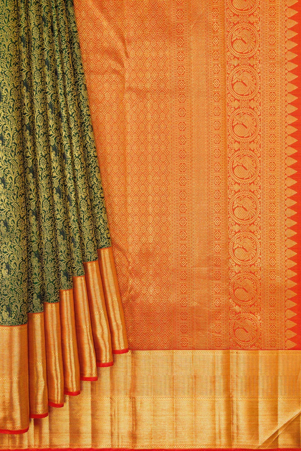 Pleats and pallu of Bottle Green Dual Tone Kanchipuram Silk Saree with Zari Brocade on the body and Zari Border. 