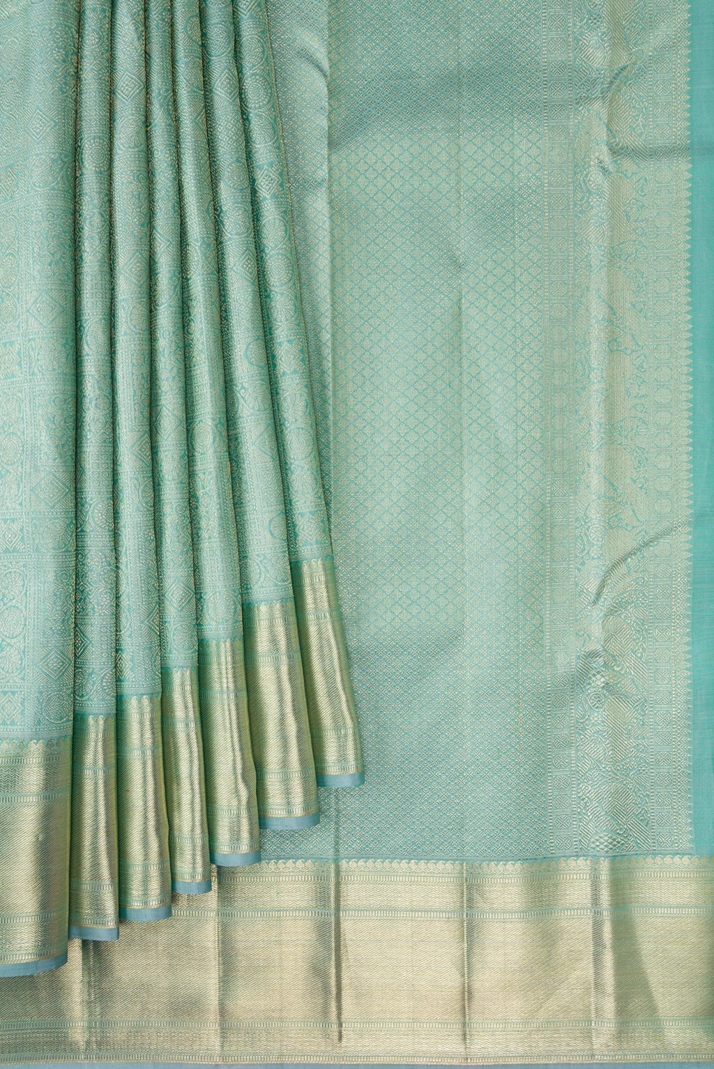 Pleats and pallu of Sky Blue Dual Tone Kanchipuram Silk Saree with Zari Brocade on the body and Zari Border. 