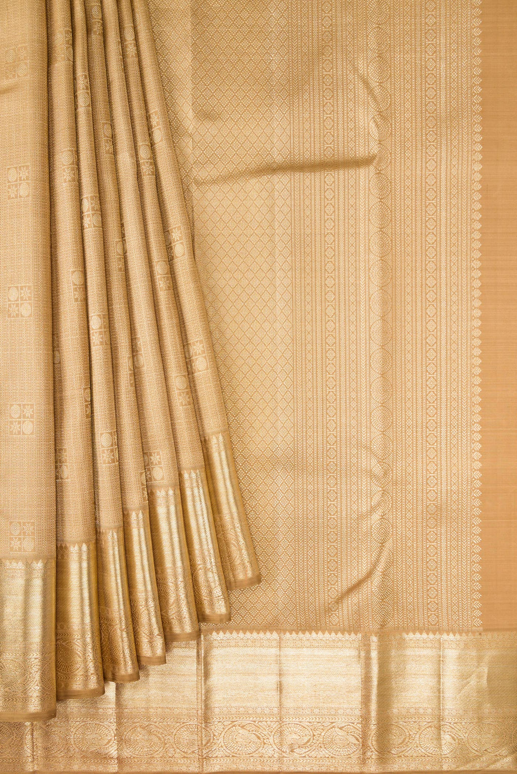 Pleats and pallu of Dark Beige Dual Tone Kanchipuram Silk Saree with Zari Brocade on the body and Zari Border. 