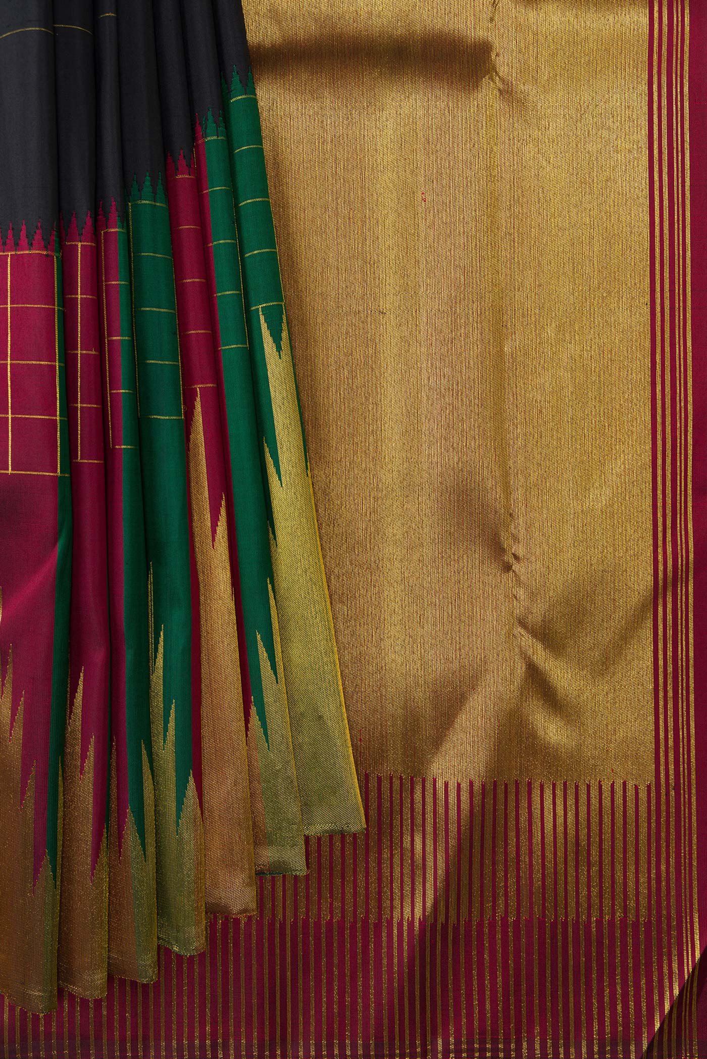 Pleats and pallu of Black Dual Tone Kanchipuram Silk Saree with Checked design on the body and Fancy Border. 