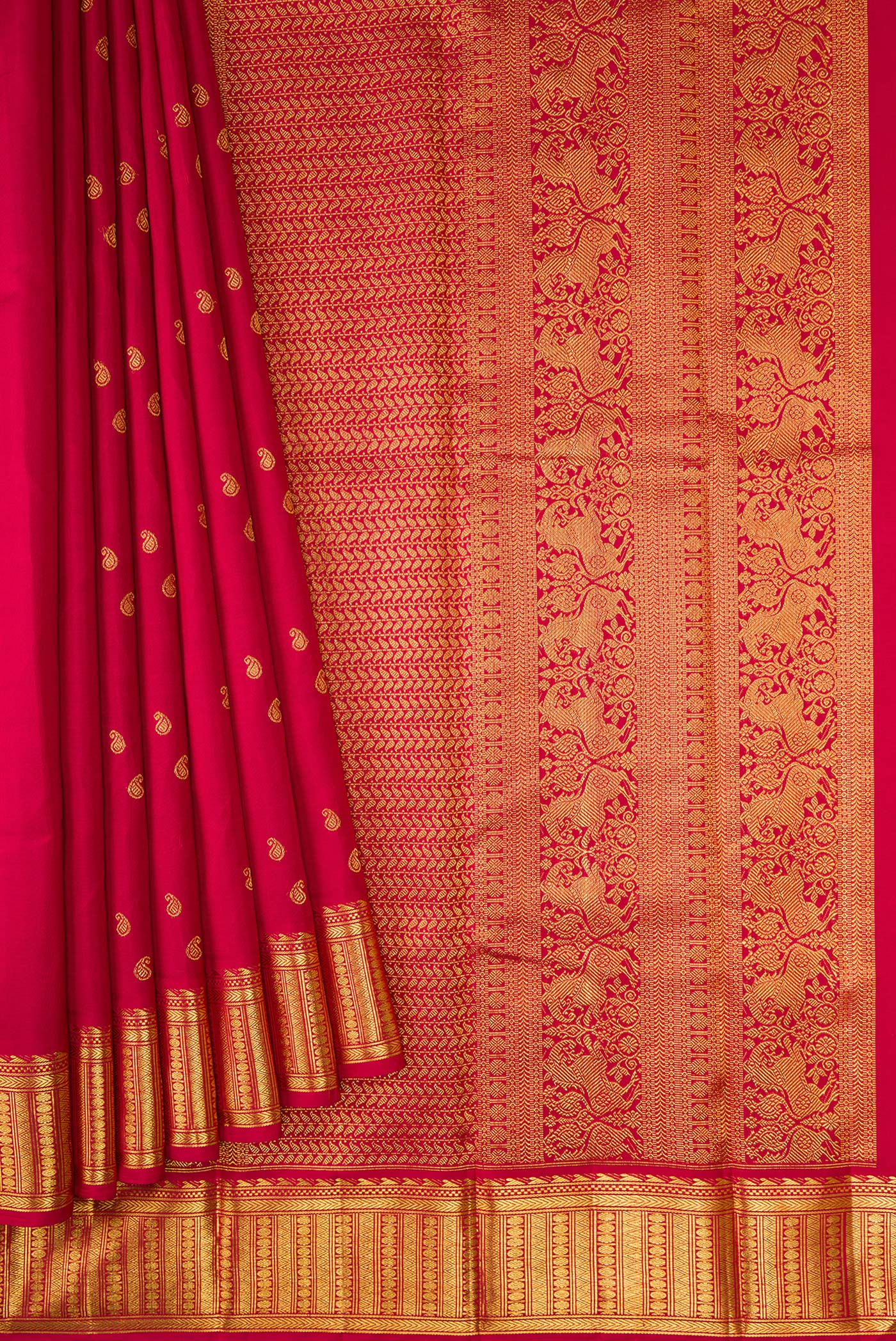 Pleats and pallu of Red Dual Tone Kanjivaram Silk Saree with Zari Butta on the body and Zari Border. 