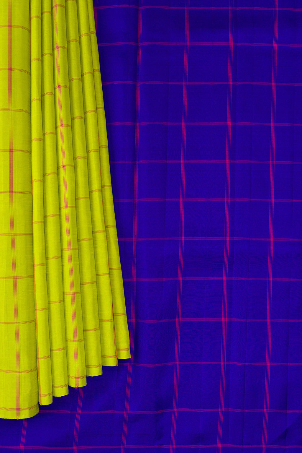 Pleats and pallu of Parrot Green Dual Tone Kanjivaram Silk Saree with Checked design on the body and Without Border. 