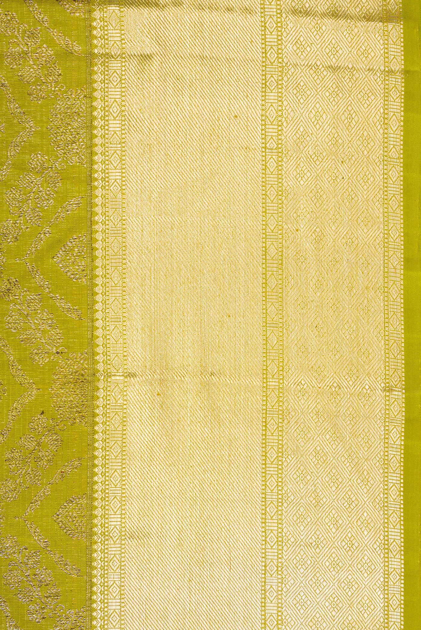 Border image of Mehandi Green Dual Tone Kanchipuram Silk Saree with Zari Brocade on the body and Zari Border. 