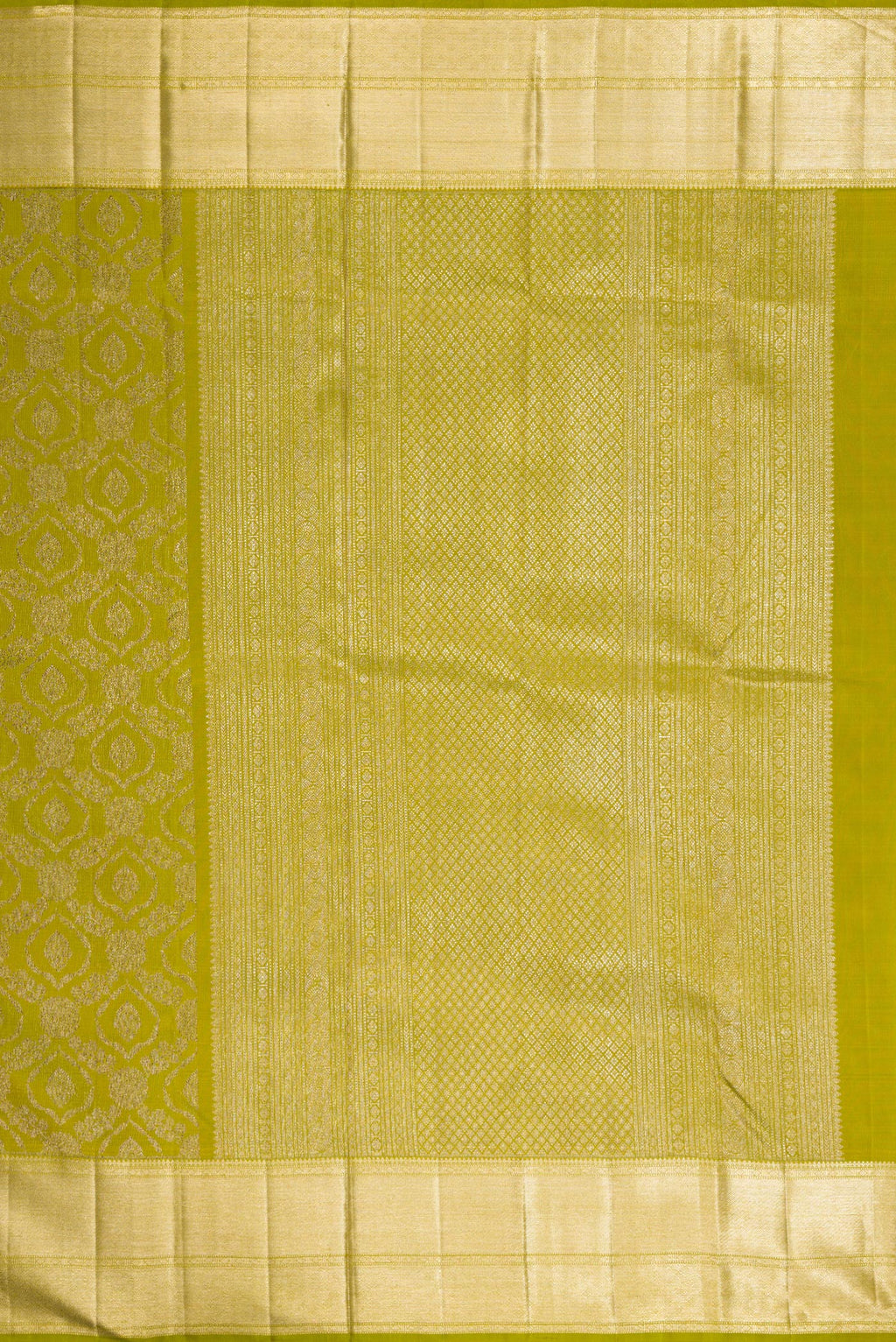 Close up image of the pallu of Mehandi Green Dual Tone Kanchipuram Silk Saree with Zari Brocade on the body and Zari Border. 