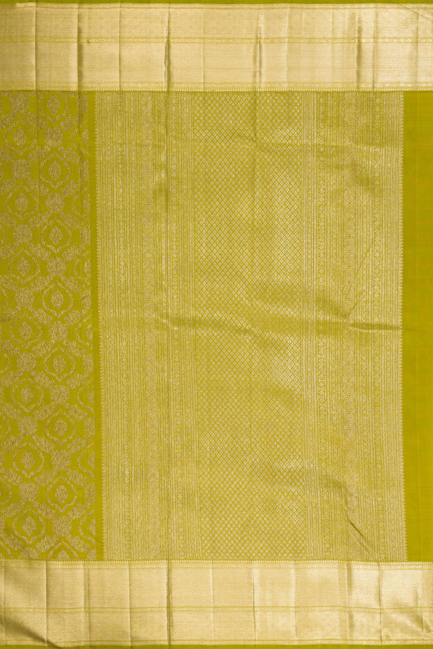 Close up image of the pallu of Mehandi Green Dual Tone Kanchipuram Silk Saree with Zari Brocade on the body and Zari Border. 