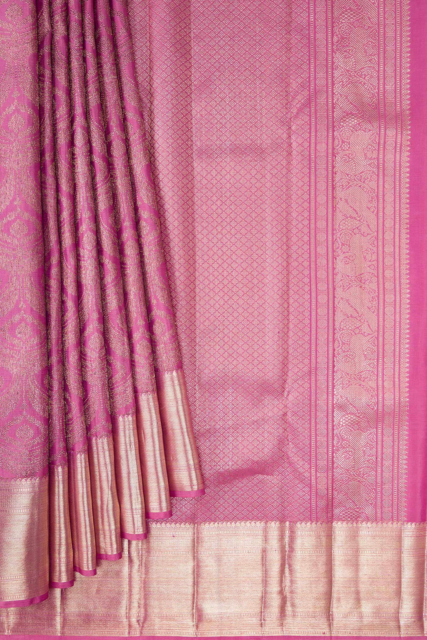 Pleats and pallu of Pink Dual Tone Kanchipuram Silk Saree with Zari Brocade on the body and Zari Border. 