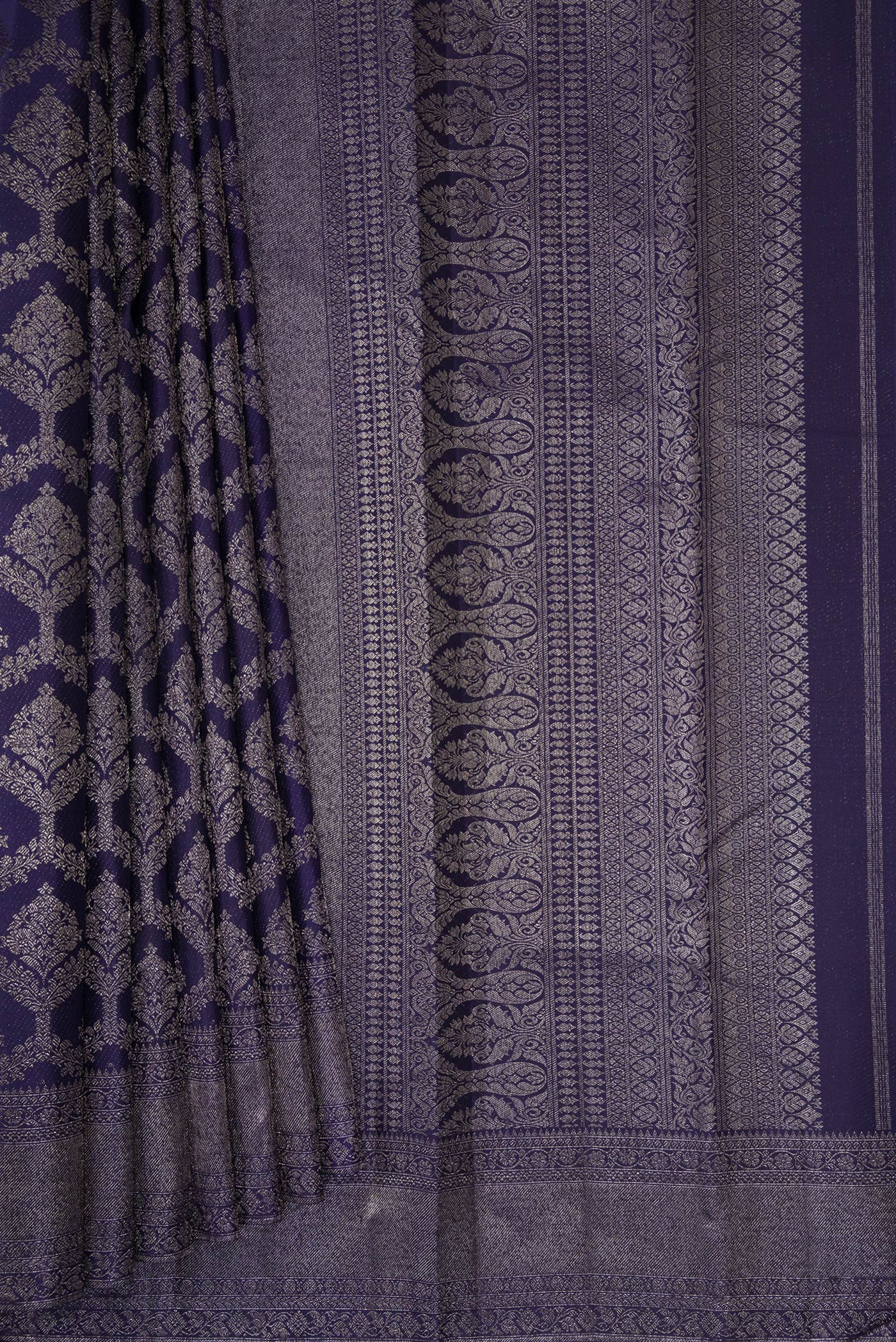 Pleats and pallu of Navy Blue Dual Tone Kanjivaram Silk Saree with Zari Brocade on the body and Zari Border. 