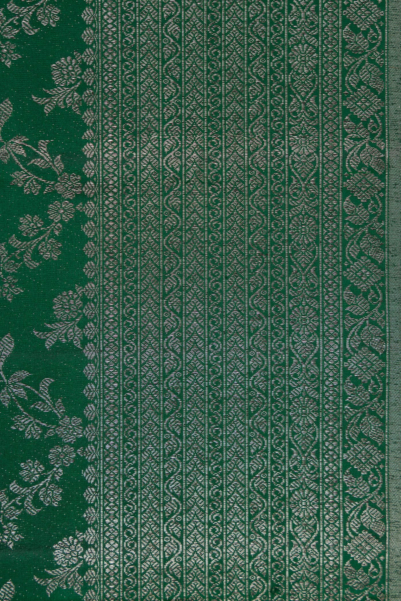 Border image of Bottle Green Dual Tone Kanjivaram Silk Saree with Zari Brocade on the body and Zari Border. 