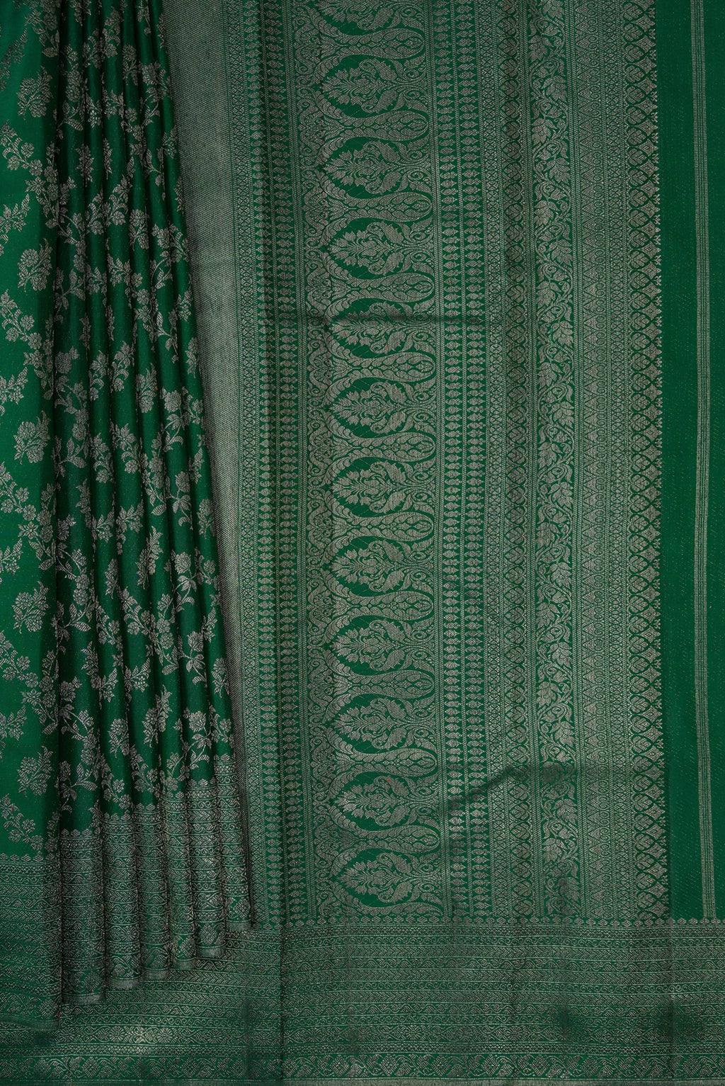 Pleats and pallu of Bottle Green Dual Tone Kanjivaram Silk Saree with Zari Brocade on the body and Zari Border. 