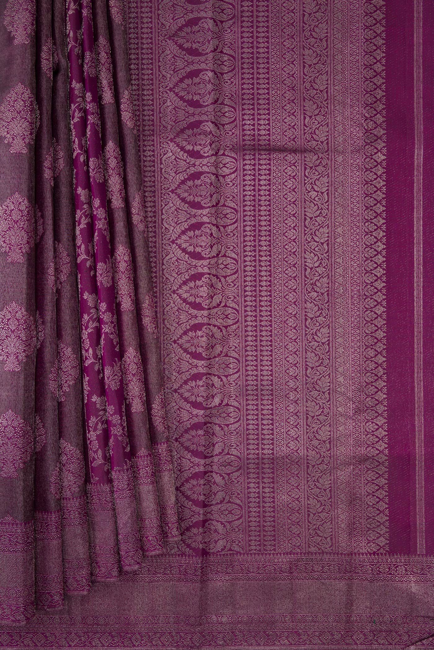 Pleats and pallu of Burgundy Dual Tone Kanjivaram Silk Saree with Zari Brocade on the body and Zari Border. 