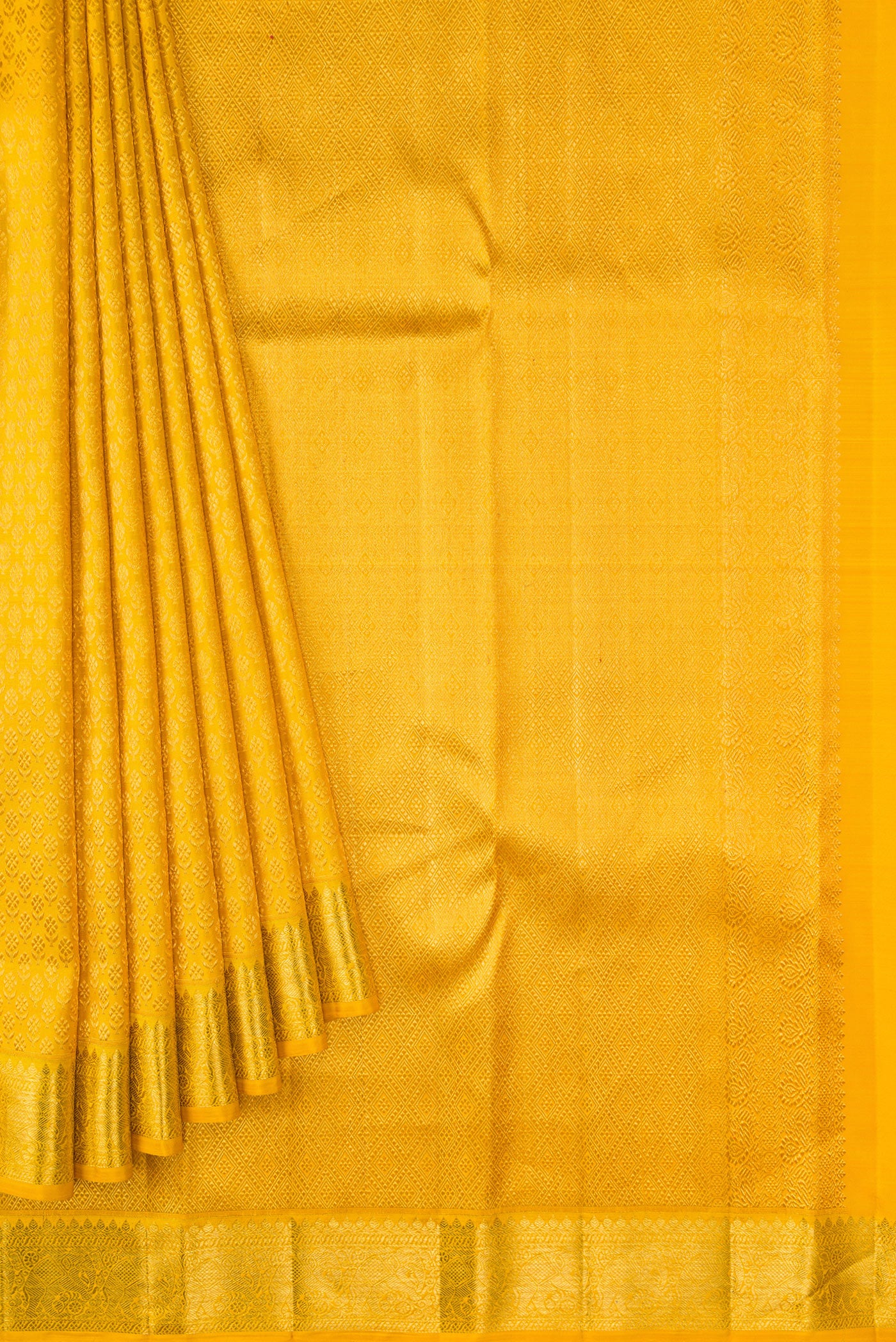 Pleats and pallu of Yellow Dual Tone Kanchipuram Silk Saree with Zari Brocade on the body and Zari Border. 