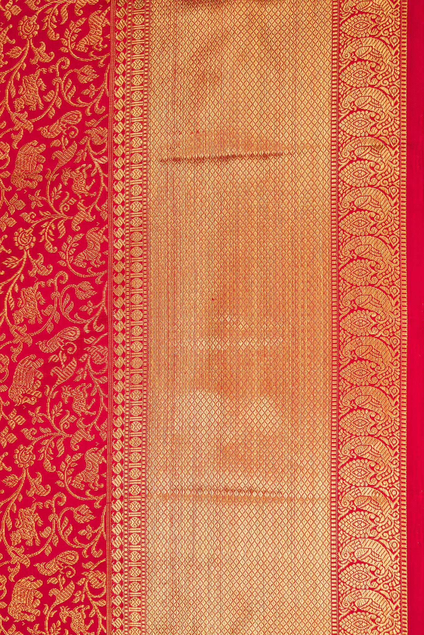 Border image of Maroon Dual Tone Kanchipuram Silk Saree with Zari Brocade on the body and Zari Border. 