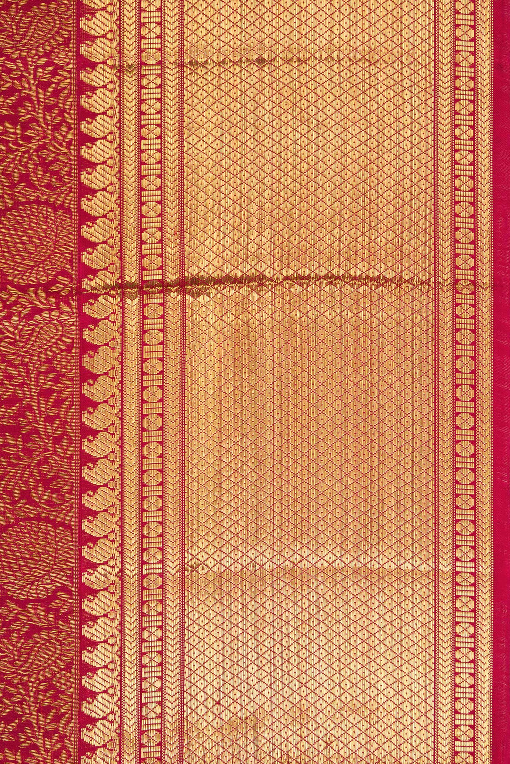 Border image of Maroon Dual Tone Kanchipuram Silk Saree with Zari Brocade on the body and Zari Border. 