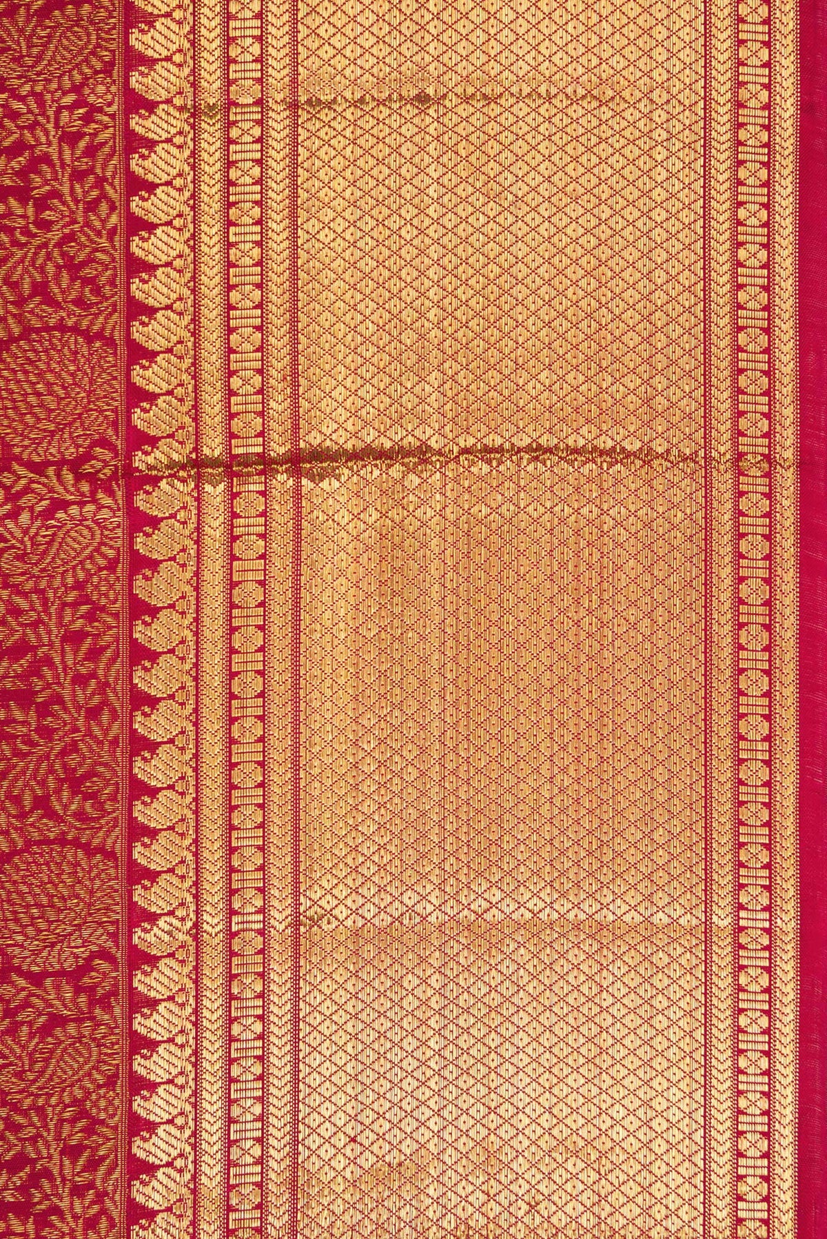 Border image of Maroon Dual Tone Kanchipuram Silk Saree with Zari Brocade on the body and Zari Border. 