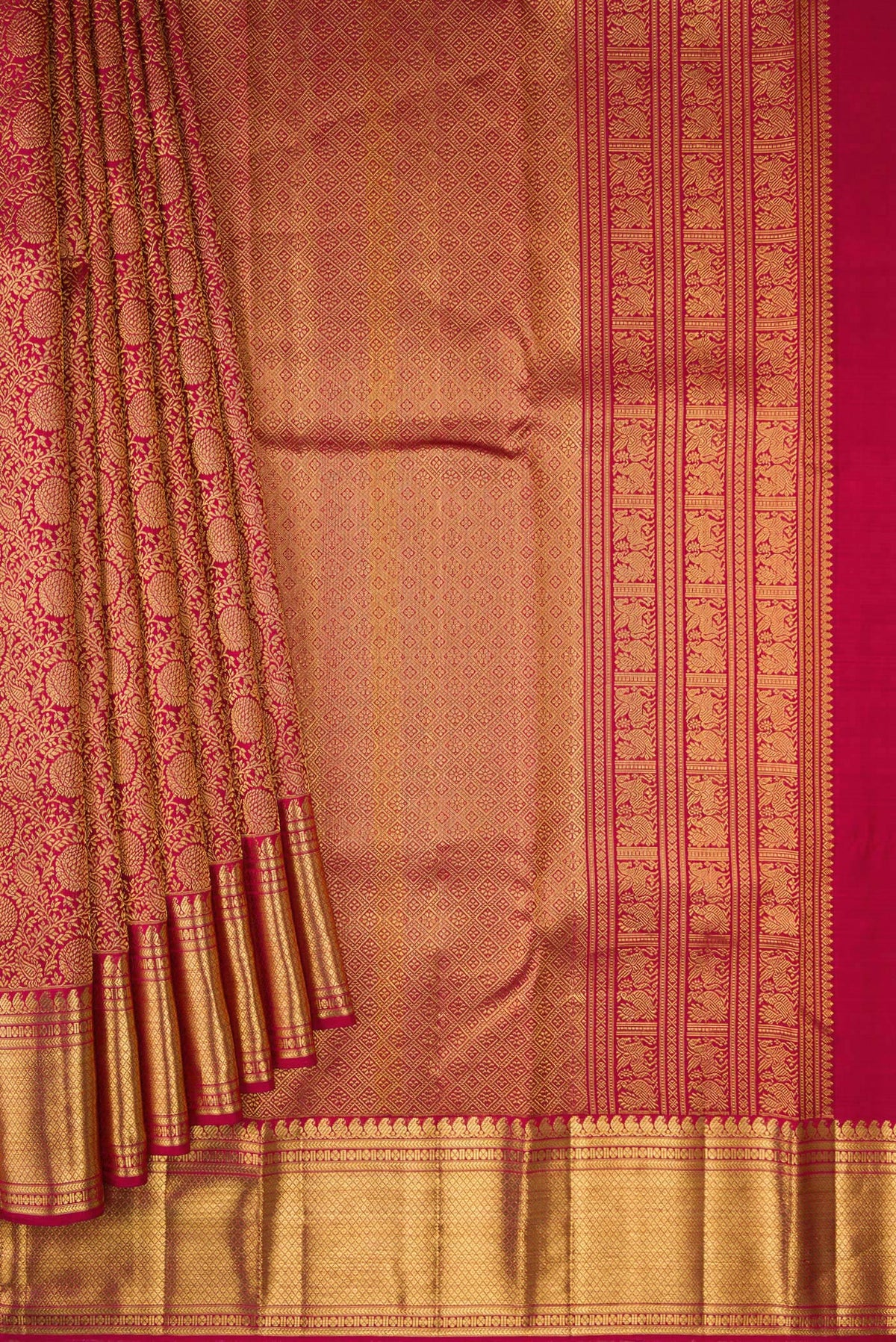 Pleats and pallu of Maroon Dual Tone Kanchipuram Silk Saree with Zari Brocade on the body and Zari Border. 
