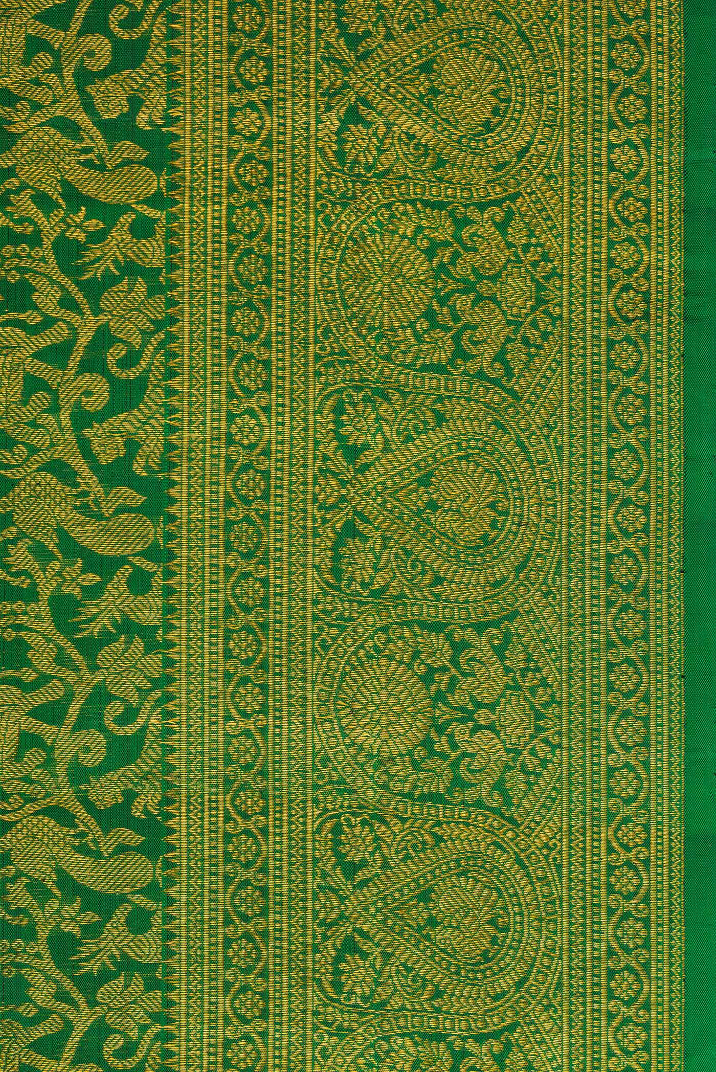 Border image of Green Dual Tone Kanchipuram Silk Saree with Zari Brocade on the body and Zari Border. 