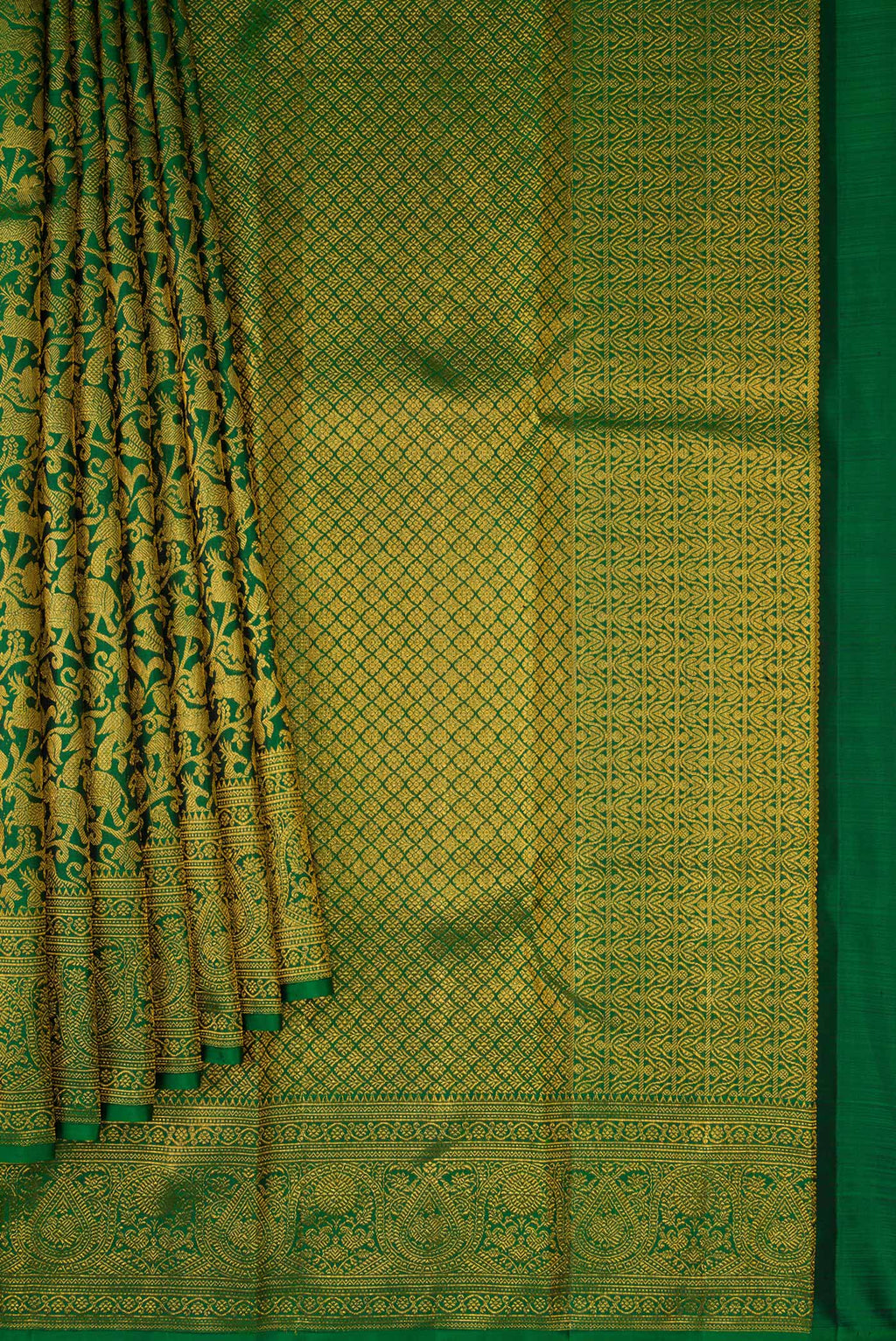 Pleats and pallu of Green Dual Tone Kanchipuram Silk Saree with Zari Brocade on the body and Zari Border. 