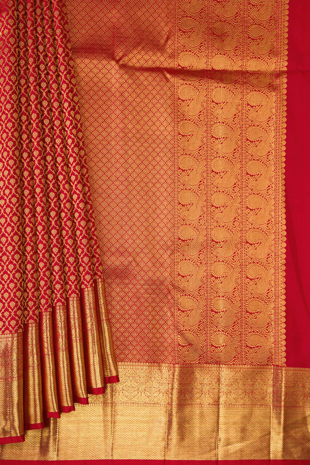Pleats and pallu of Red Dual Tone Kanchipuram Silk Saree with Zari Brocade on the body and Zari Border. 