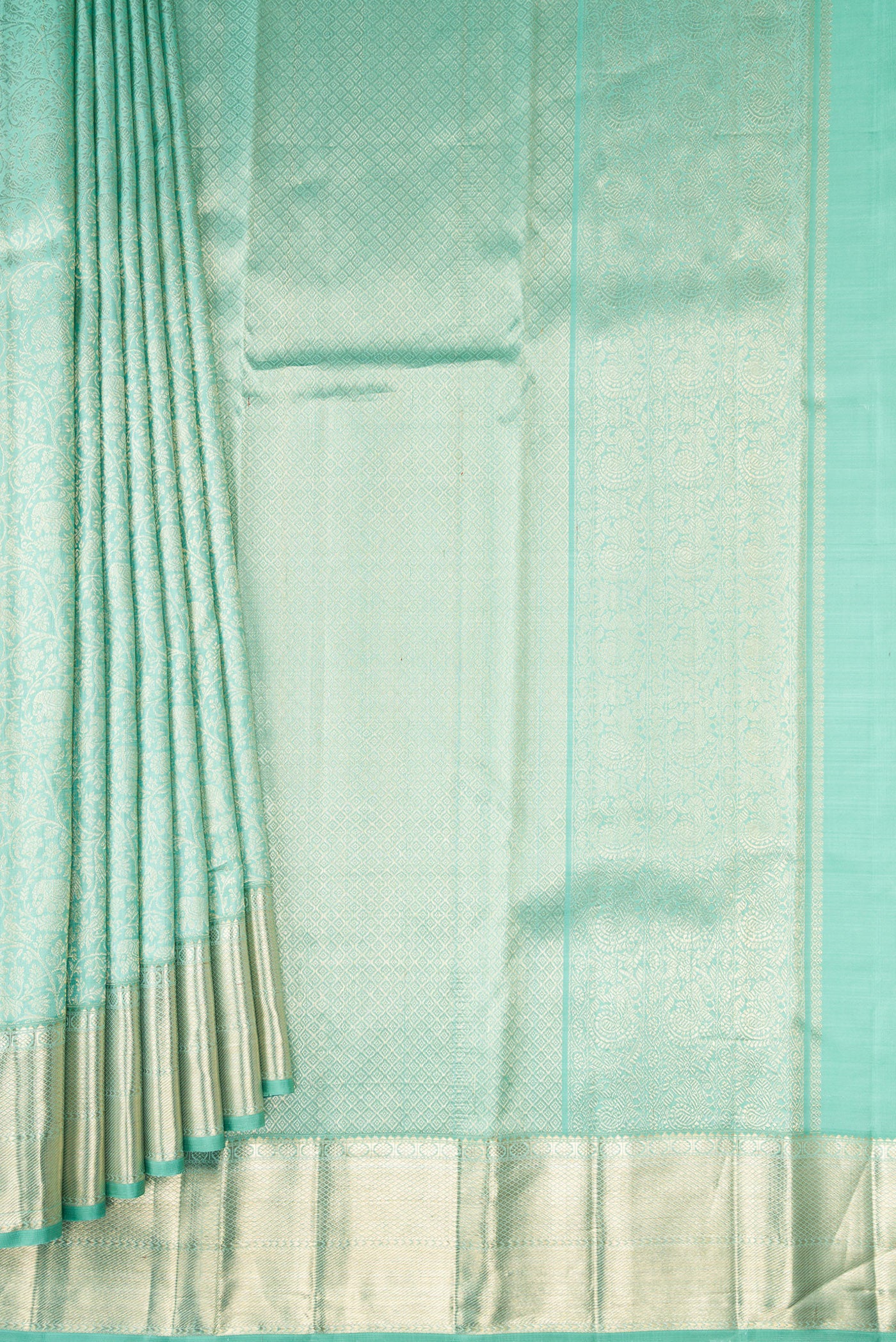 Pleats and pallu of Light Blue Dual Tone Kanchipuram Silk Saree with Zari Brocade on the body and Zari Border. 