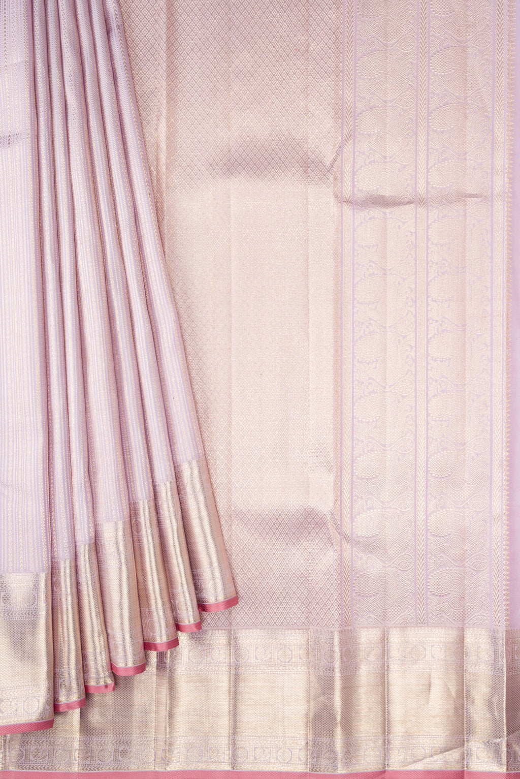 Pleats and pallu of Lilac Dual Tone Kanchipuram Silk Saree with Zari Brocade on the body and Zari Border. 