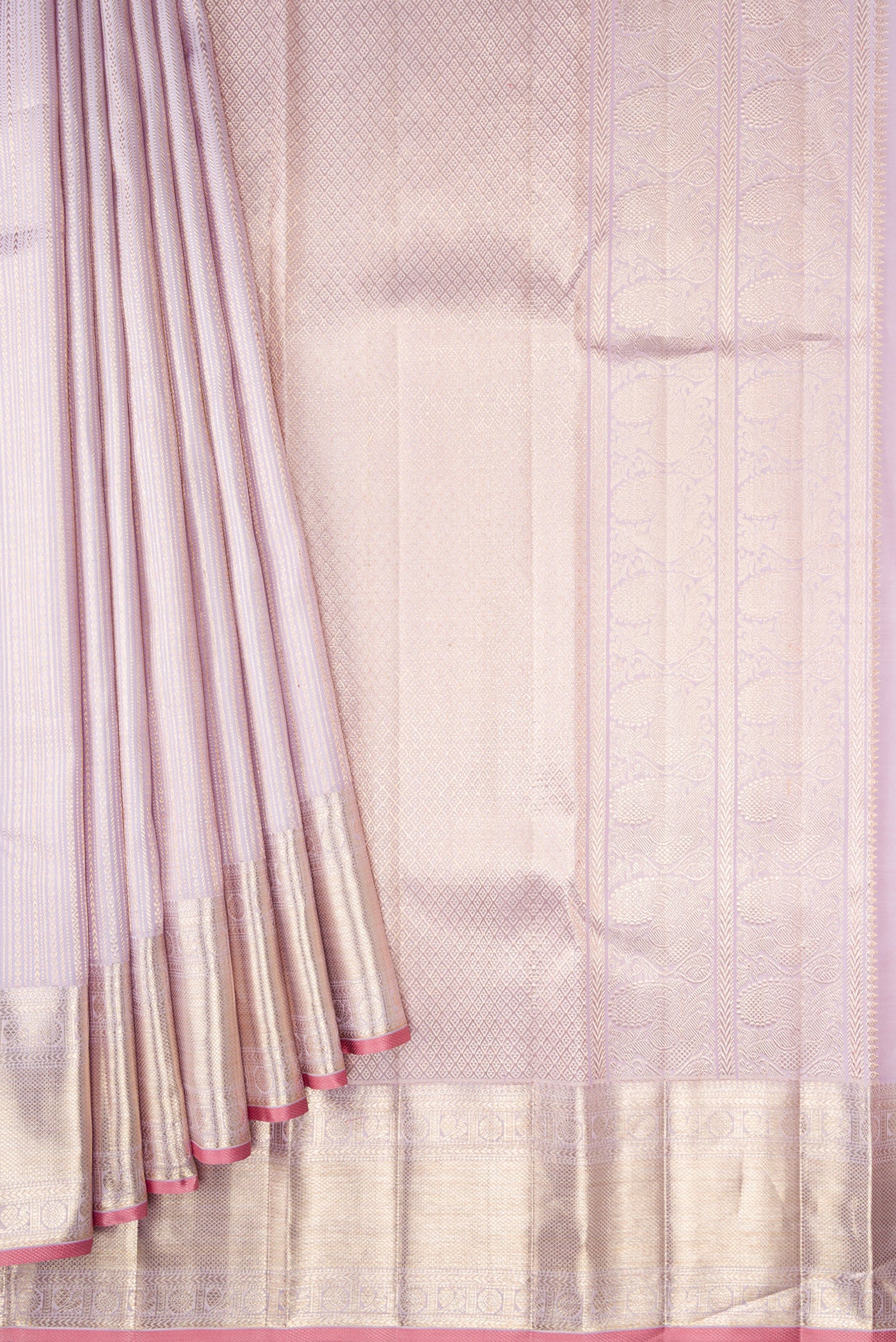 Pleats and pallu of Lilac Dual Tone Kanchipuram Silk Saree with Zari Brocade on the body and Zari Border. 